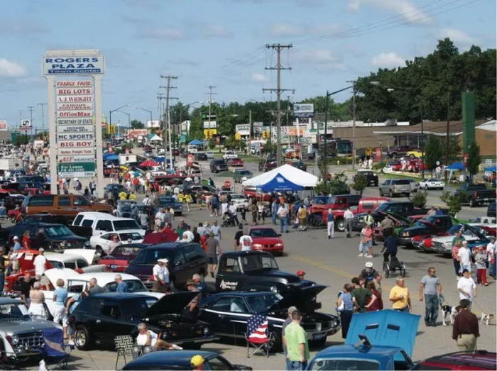 Rogers Plaza - Car Show At Plaza (newer photo)